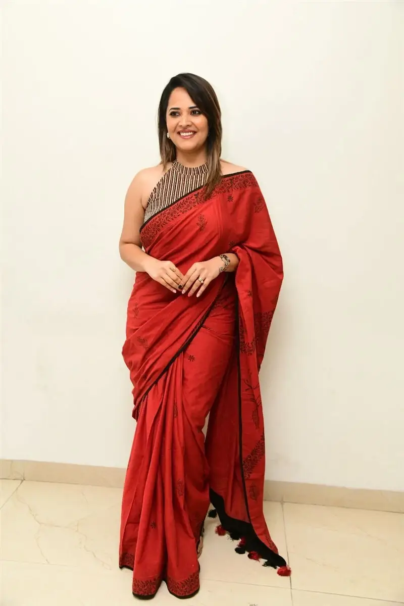 Anasuya Bharadwaj in Maroon Saree